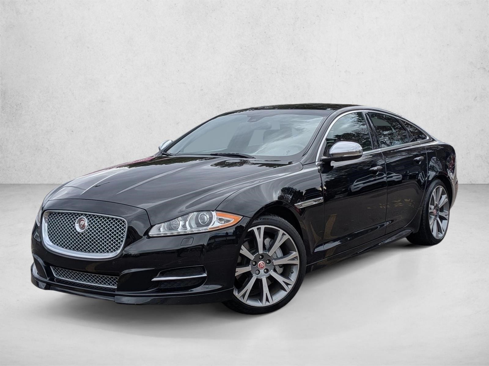 2015 Jaguar XJ Base's photo