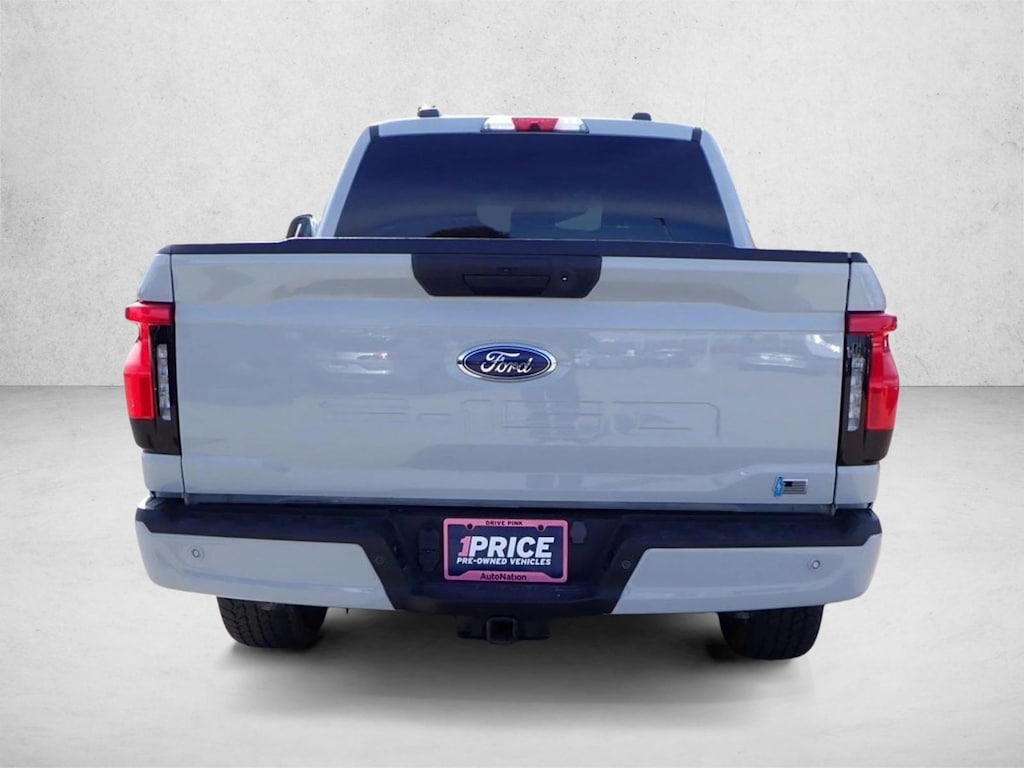 2023 Ford F-150 Lightning XLT photo 4