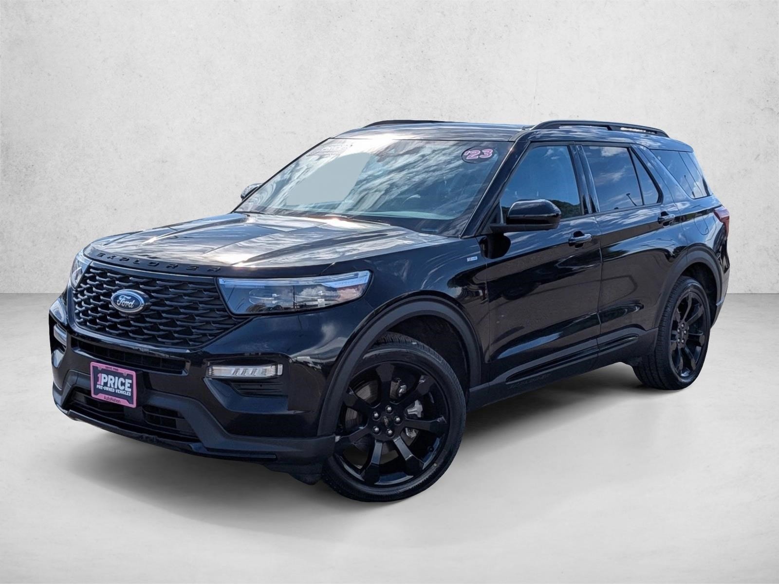 2023 Ford Explorer ST-LINE's photo