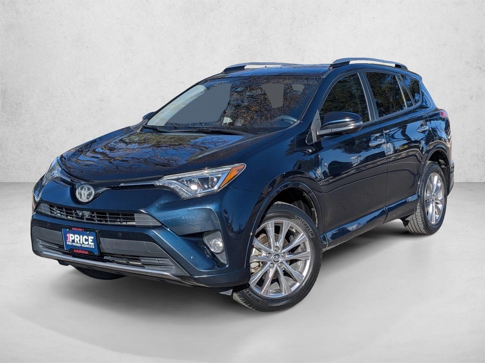 2017 Toyota RAV4 Platinum's photo
