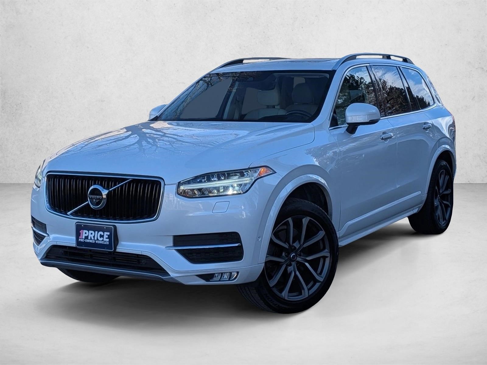 2017 Volvo XC90 Momentum's photo