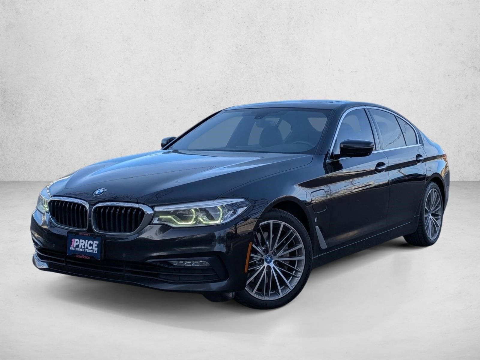 2018 BMW 5 Series 530e's photo