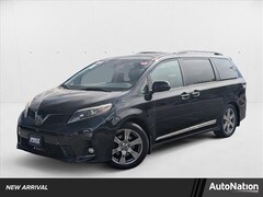2018 Toyota Sienna SE Premium Mini-van Passenger