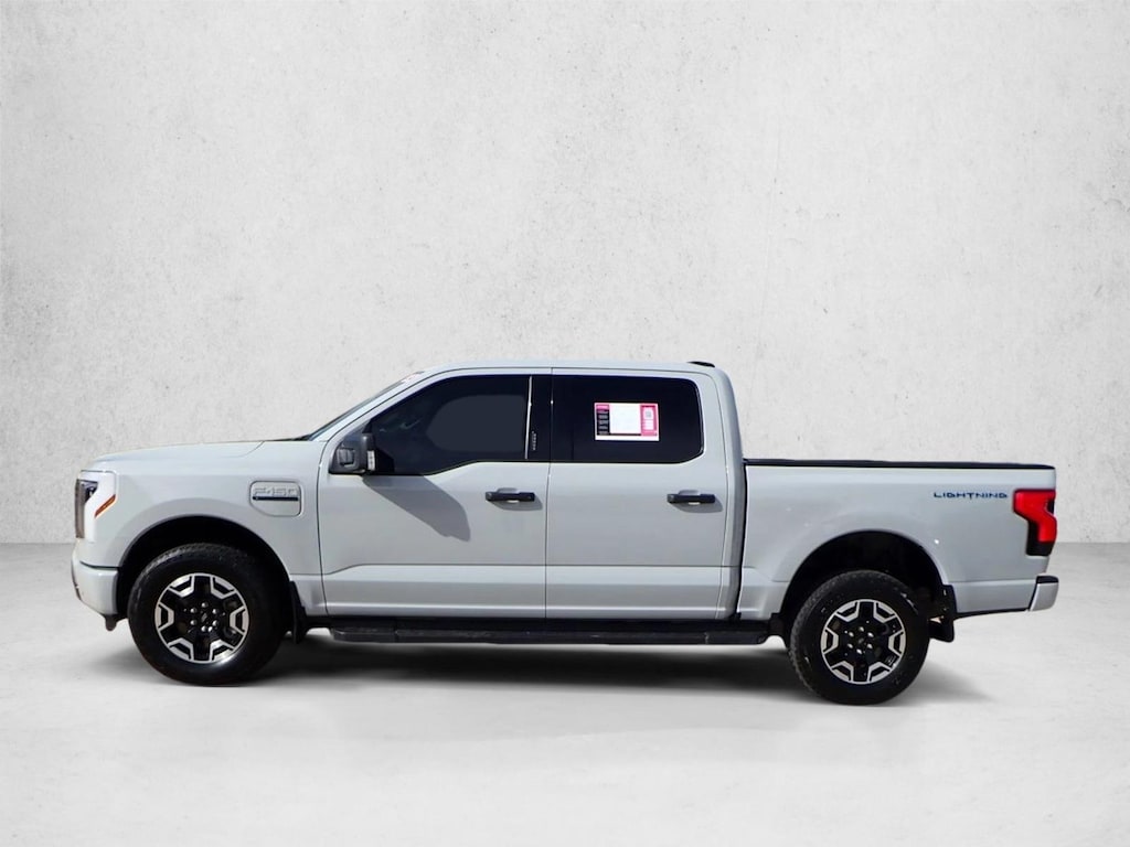 2023 Ford F-150 Lightning XLT photo 3