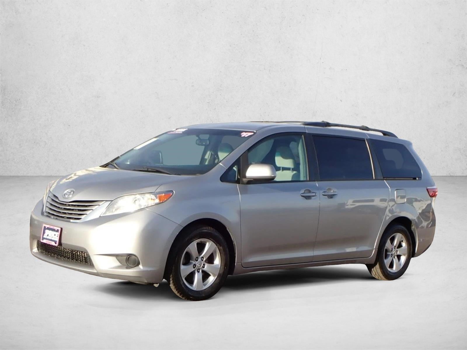 2017 Toyota Sienna LE's photo