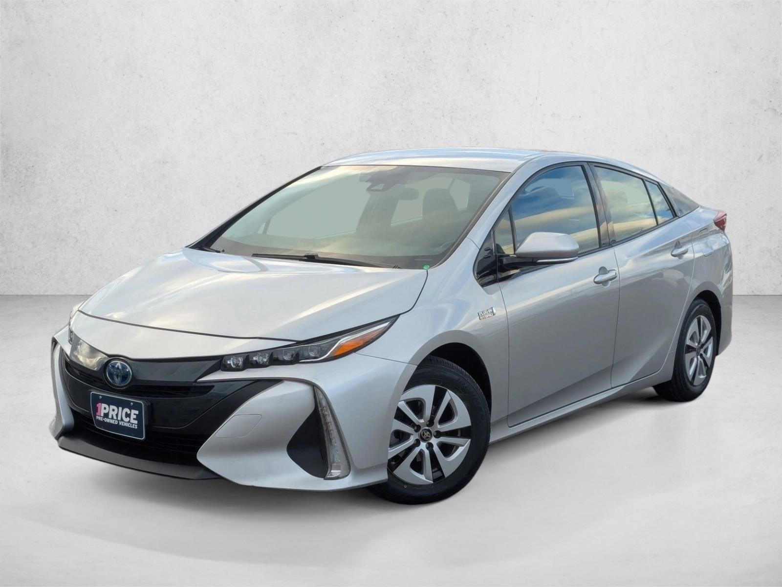 2017 Toyota Prius Prime Plus's photo