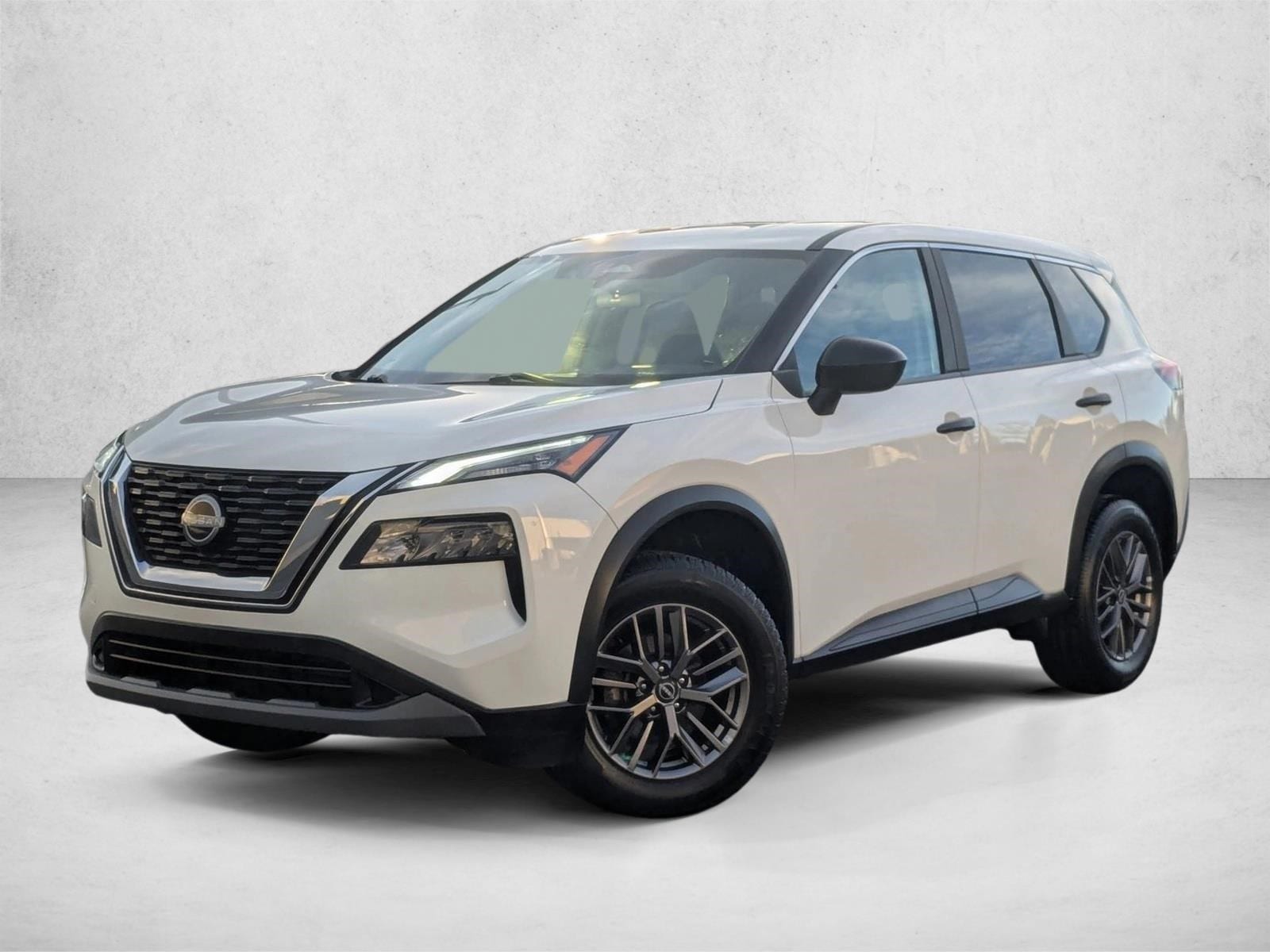 2023 Nissan Rogue S's photo