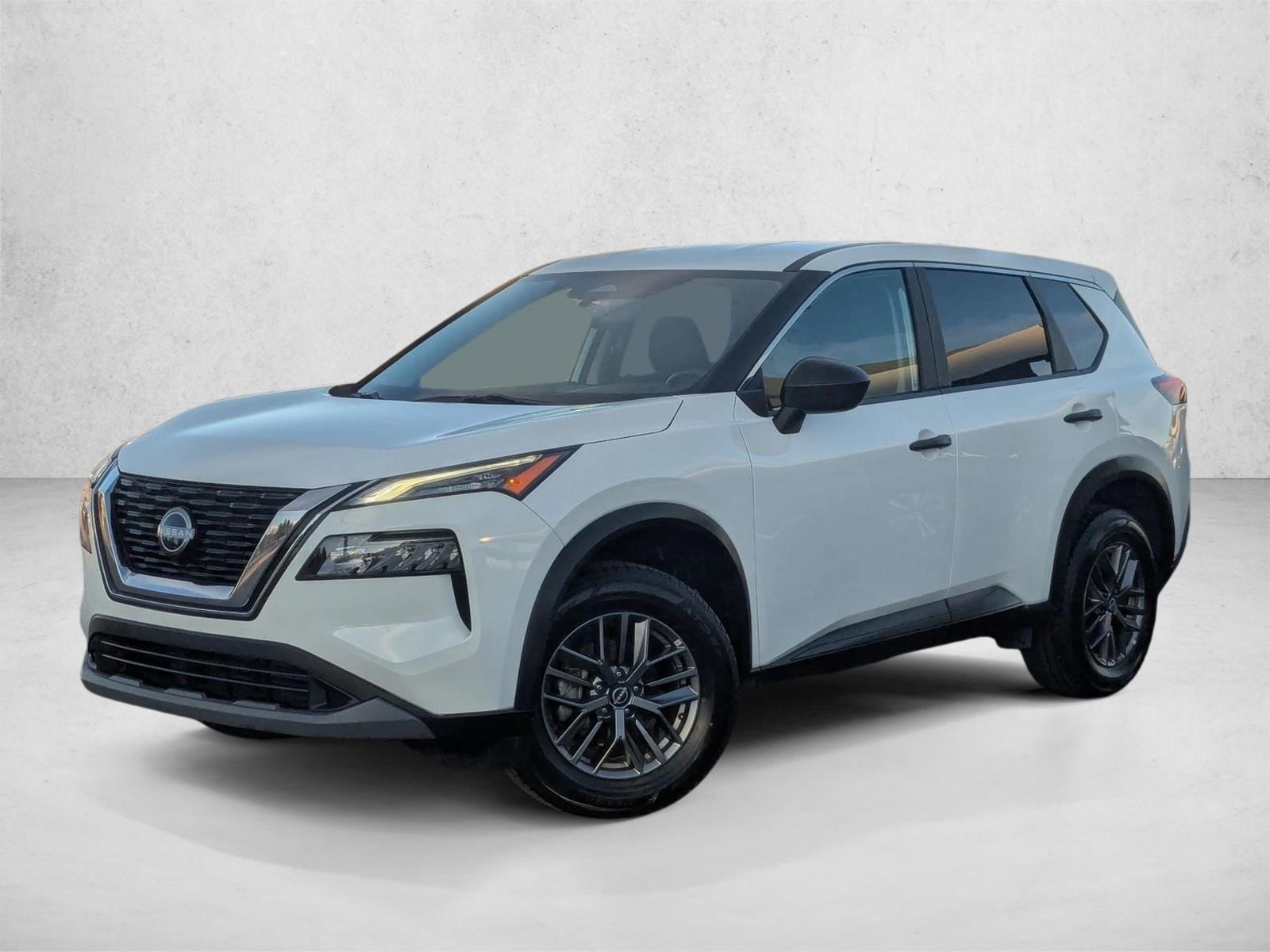2023 Nissan Rogue S's photo