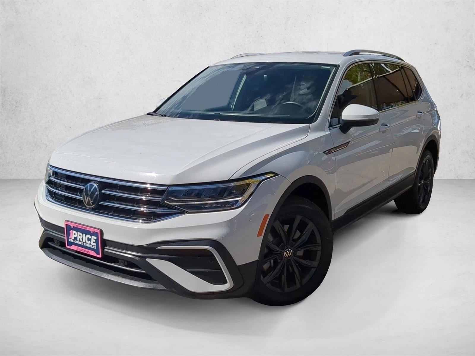 2024 Volkswagen Tiguan SE's photo