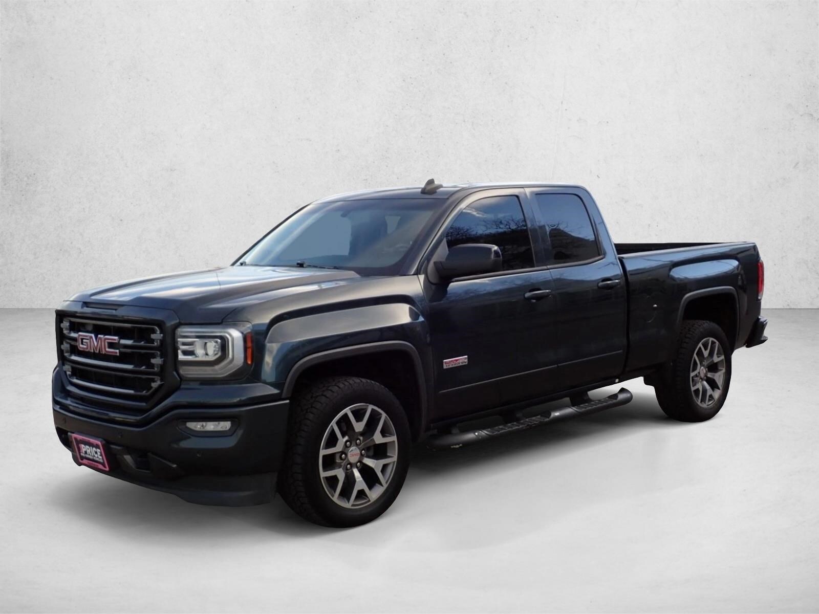 2017 GMC Sierra SLT's photo