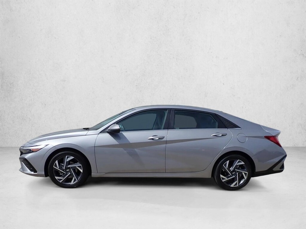 Used 2025 Hyundai Elantra Limited 4dr Car
