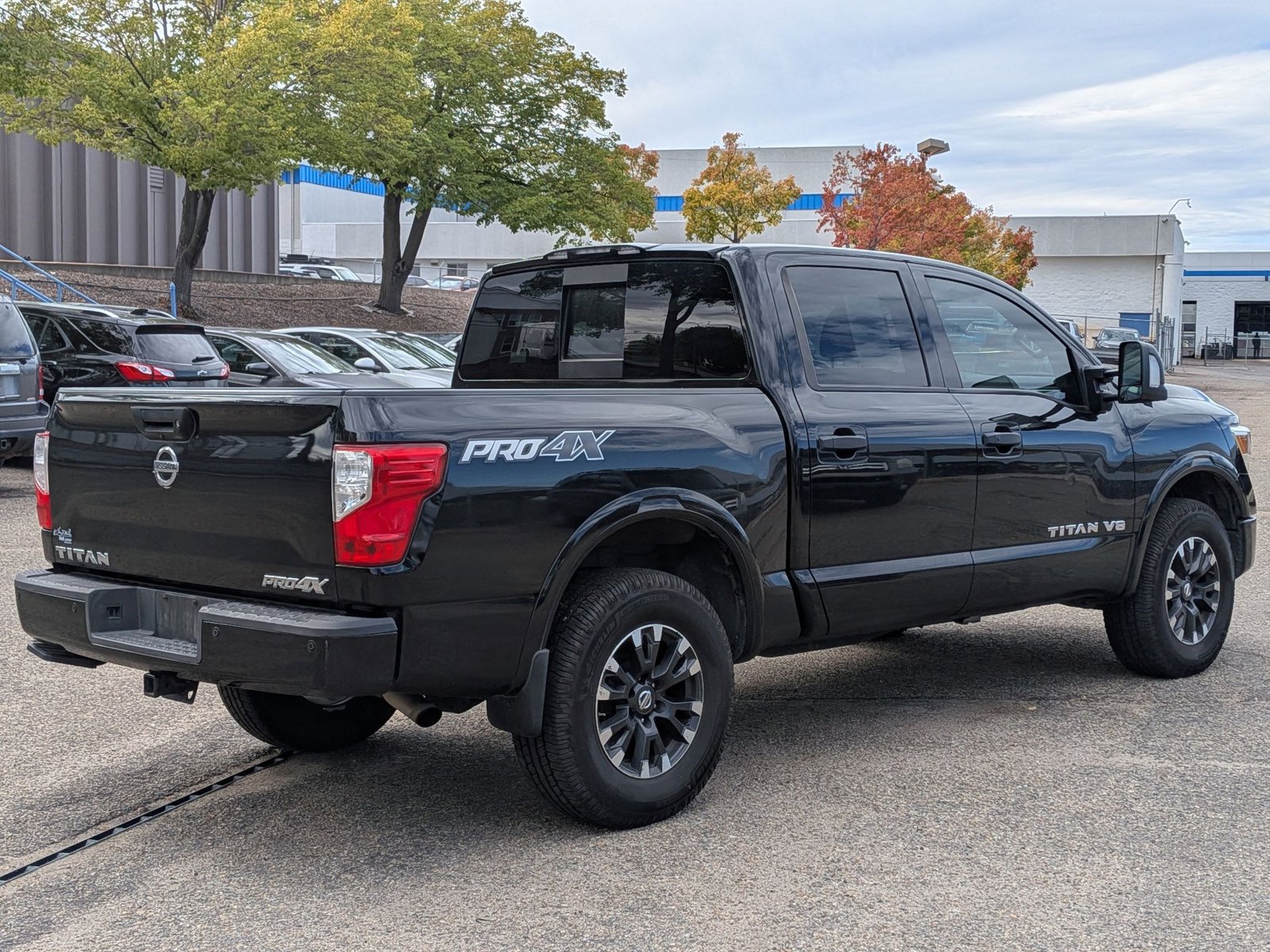 2019 Nissan Titan PRO-4X Crew Cab photo 2