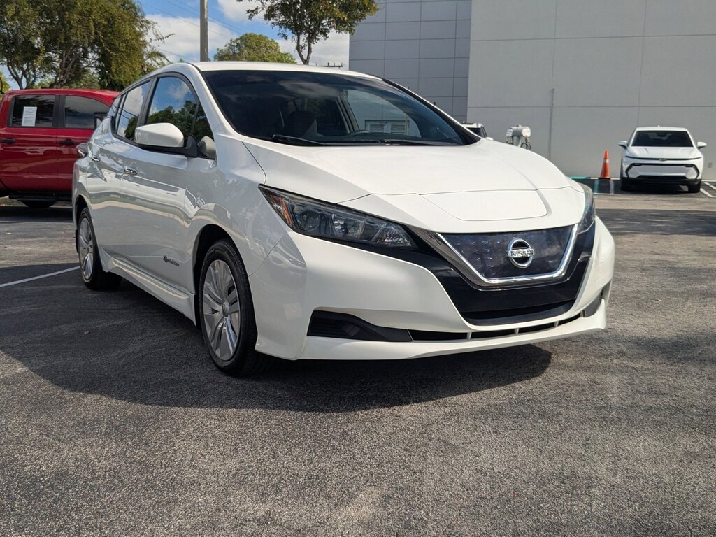 2018 Nissan Leaf S photo 3