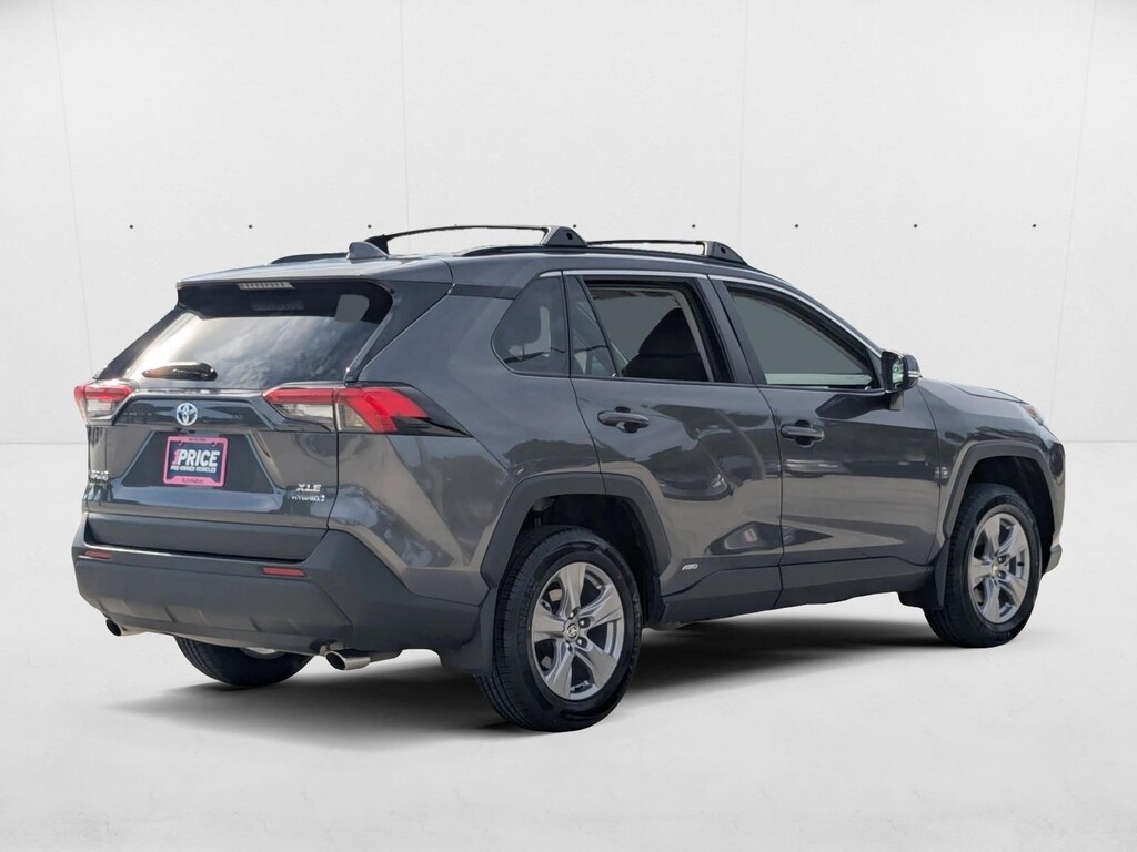 2024 Toyota RAV4 Hybrid XLE photo 2