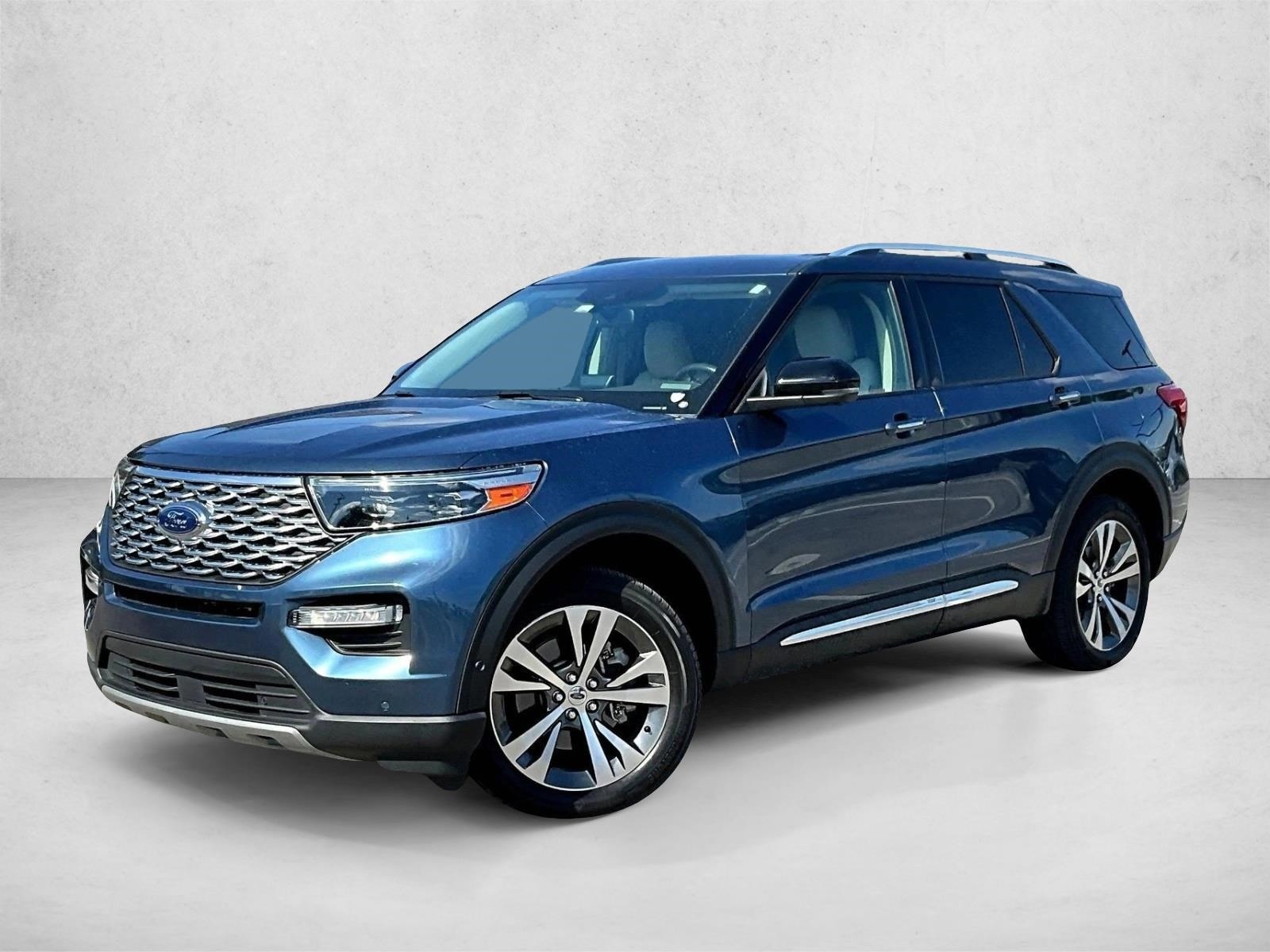 2020 Ford Explorer Platinum's photo