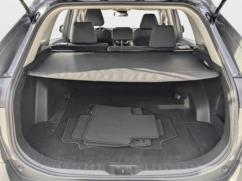 2024 Toyota RAV4 Hybrid XLE photo 4