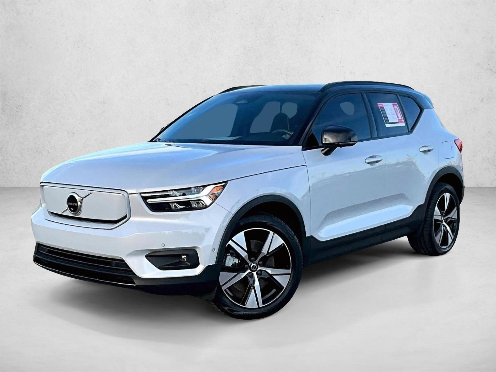 2022 Volvo XC40 Plus's photo