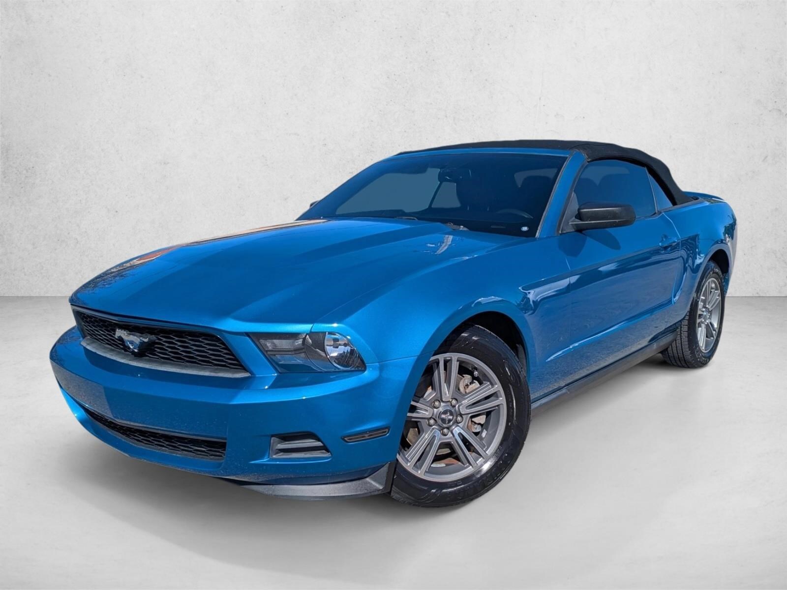 2012 Ford Mustang V6 Premium's photo