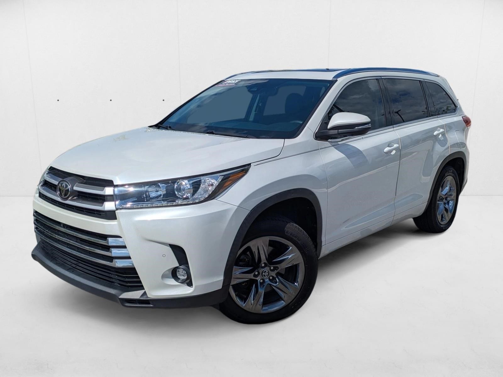 2019 Toyota Highlander Limited Platinum's photo