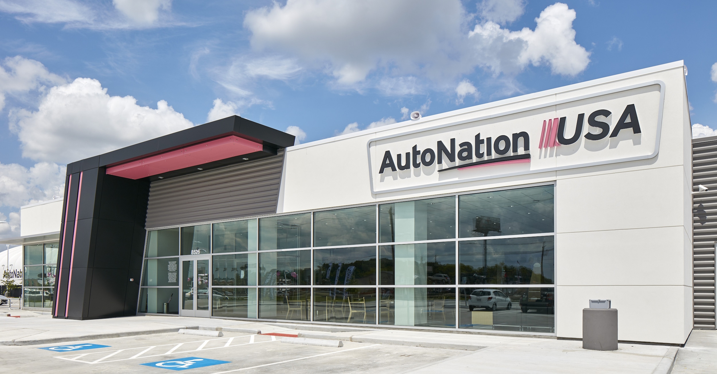  AutoNation USA Houston store front view