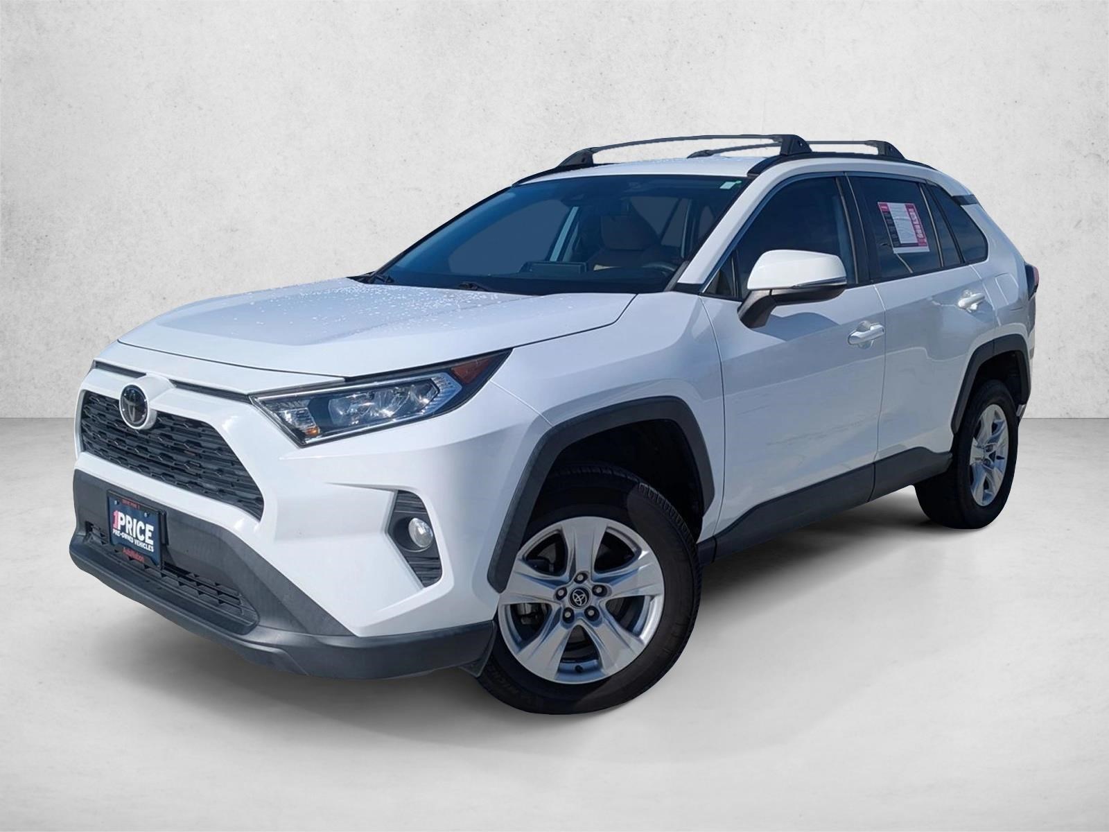 2020 Toyota RAV4 XLE's photo