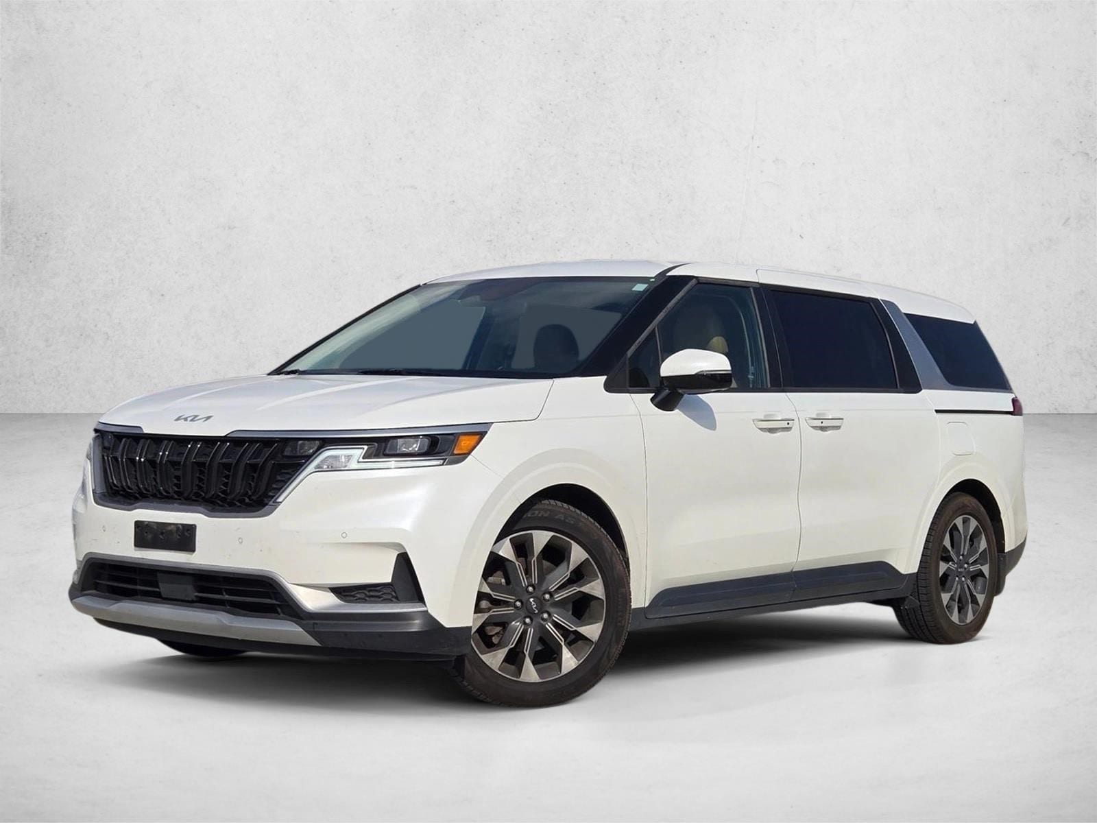 2024 Kia Carnival EX's photo