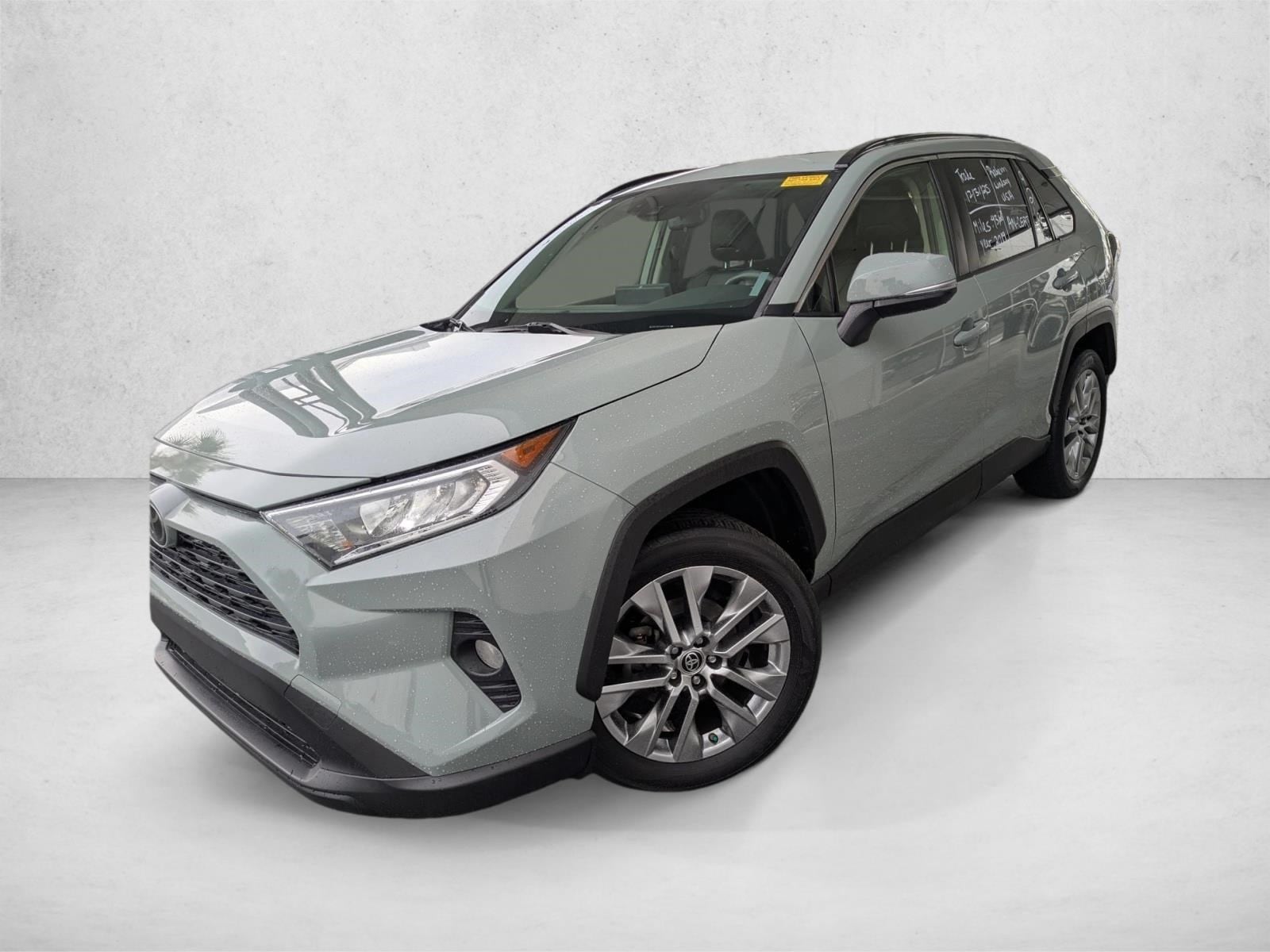 2019 Toyota RAV4 XLE Premium's photo