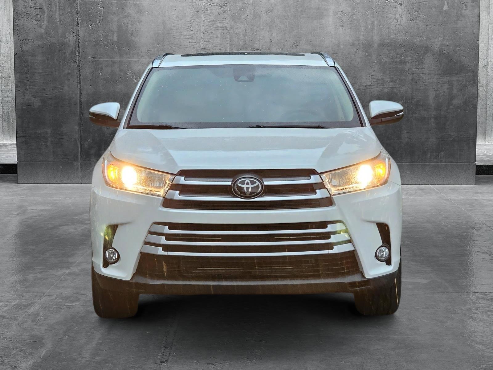 Used 2019 Toyota Highlander XLE with VIN 5TDJZRFH6KS585453 for sale in Hardeeville, SC