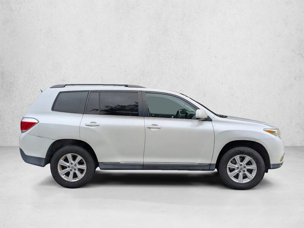 Used 2011 Toyota Highlander SE V6 SUV