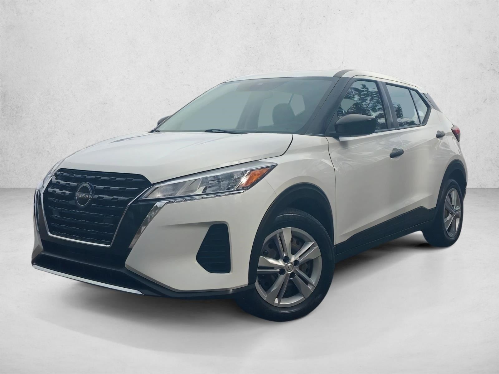 2022 Nissan Kicks S's photo