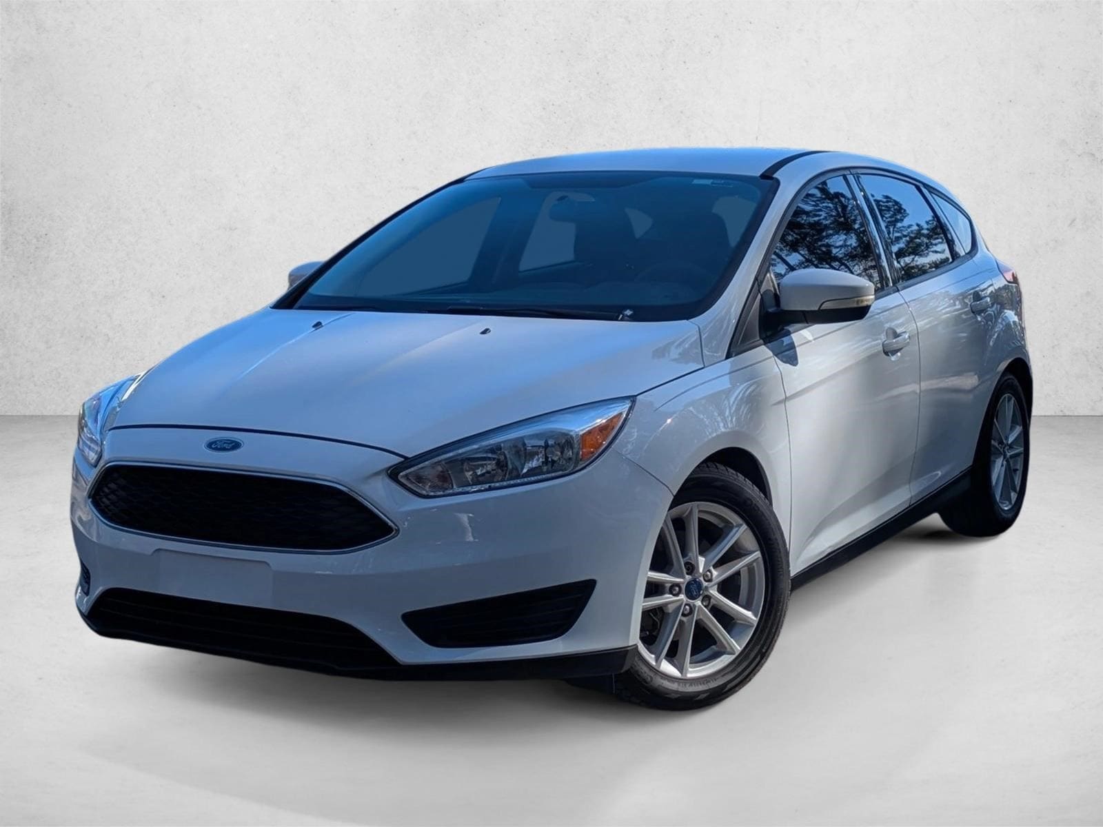 2016 Ford Focus SE's photo