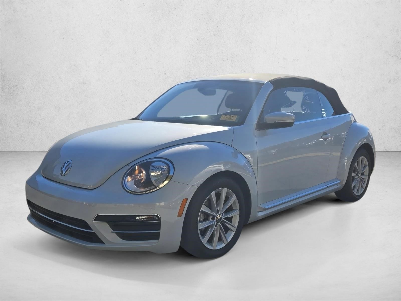 2018 Volkswagen Beetle S's photo