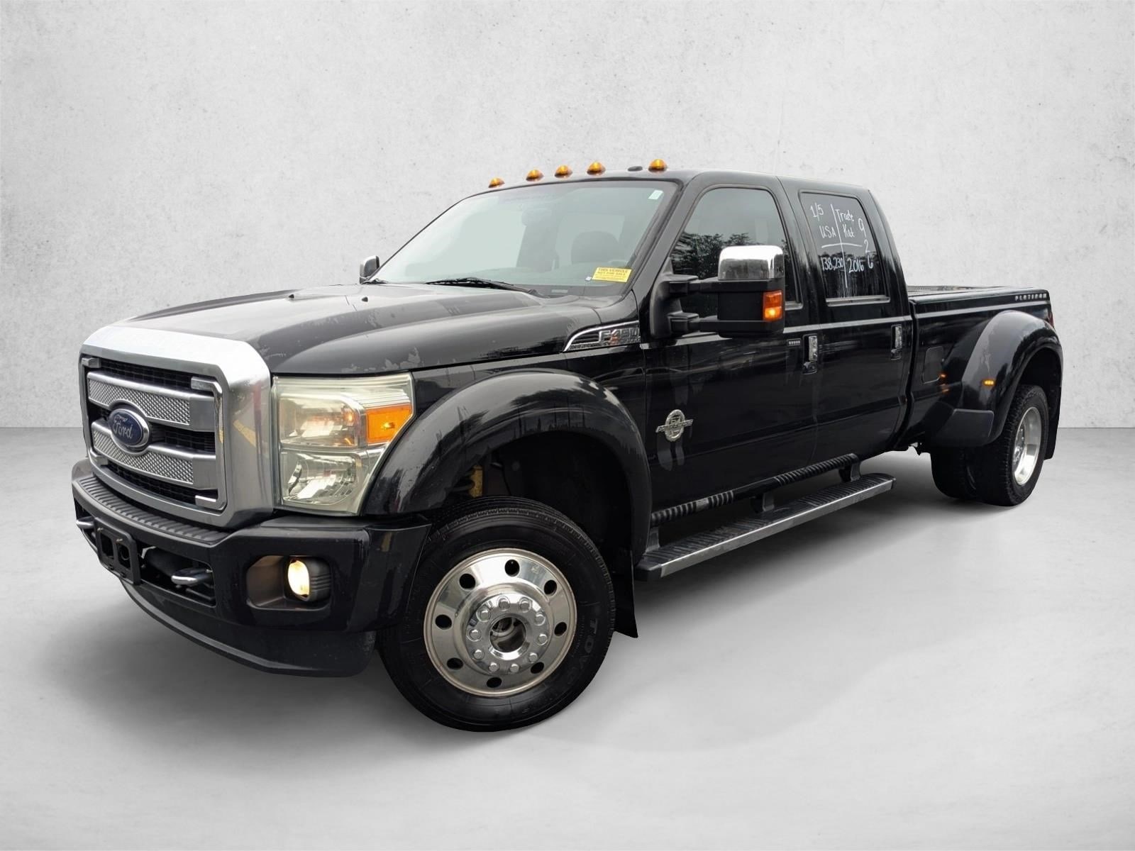 2016 Ford F-450 Super Duty Lariat's photo