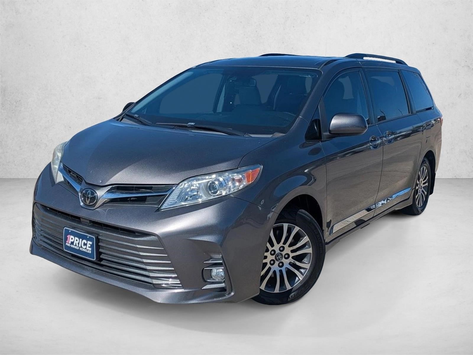 2020 Toyota Sienna XLE Premium's photo