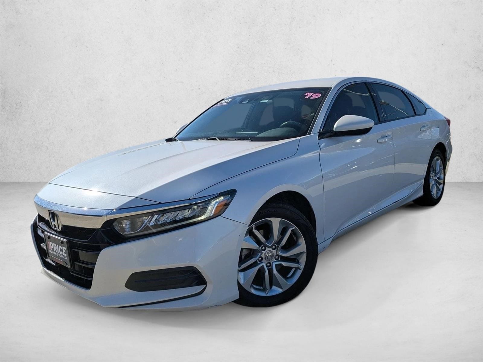2019 Honda Accord LX's photo