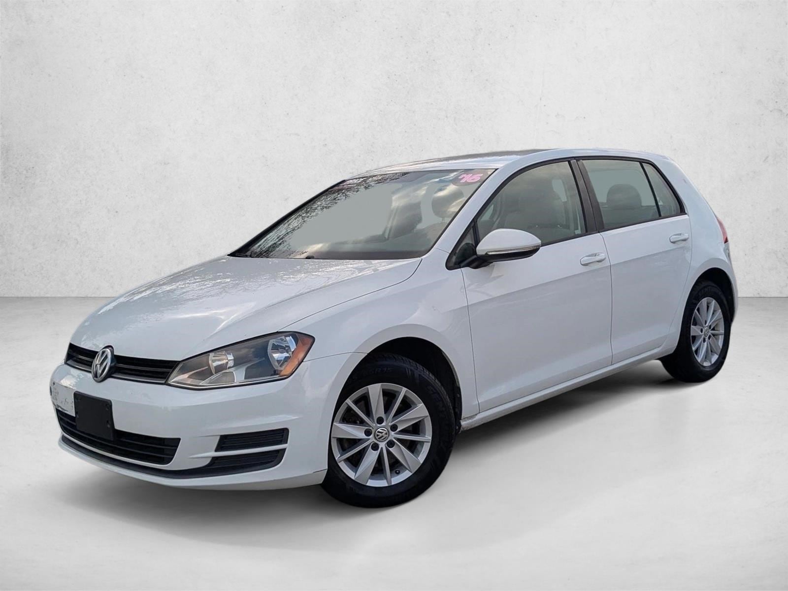 2016 Volkswagen Golf TSI S's photo