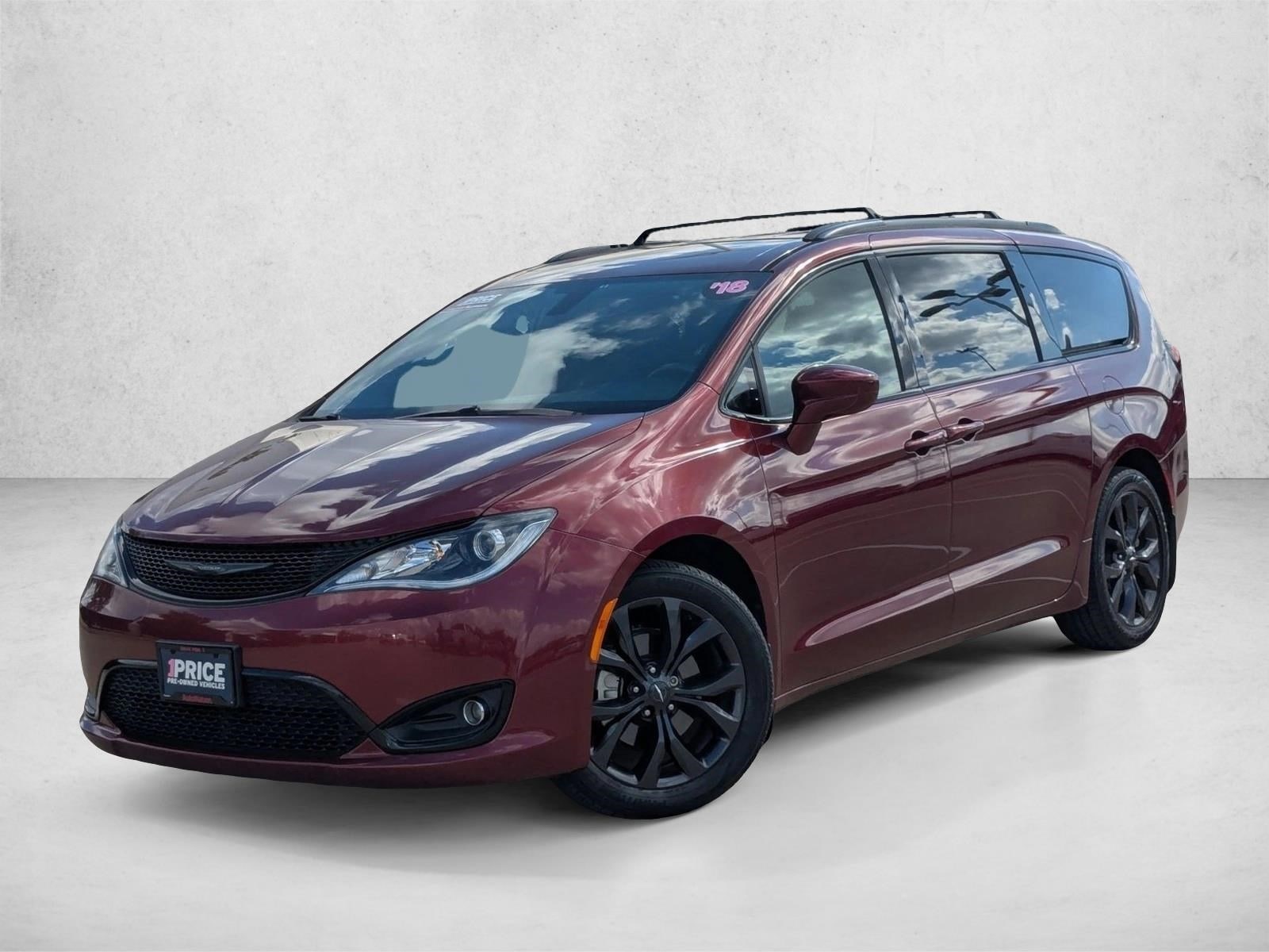 2018 Chrysler Pacifica Touring Plus's photo