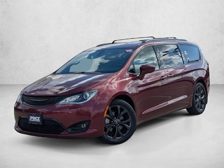 2018 Chrysler Pacifica Touring Plus Mini-van Passenger