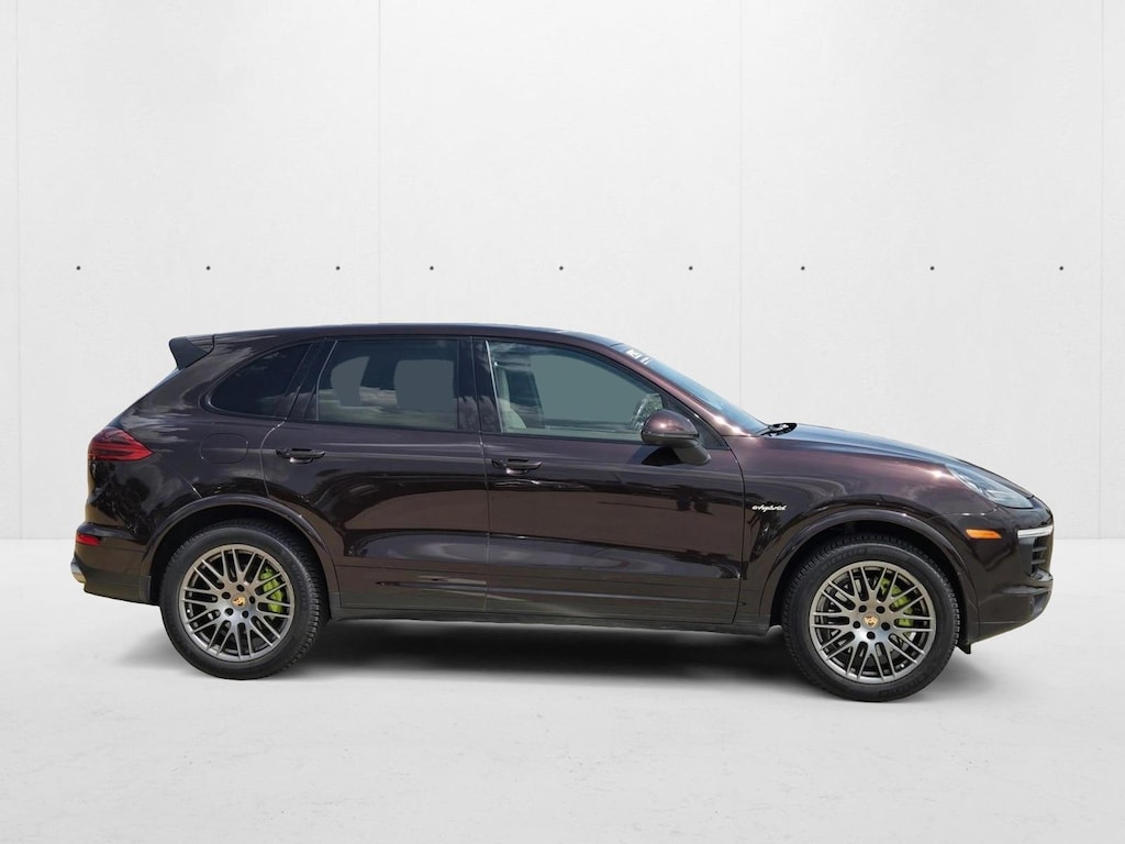 2017 Porsche Cayenne S E-Hybrid Platinum Edition photo 2