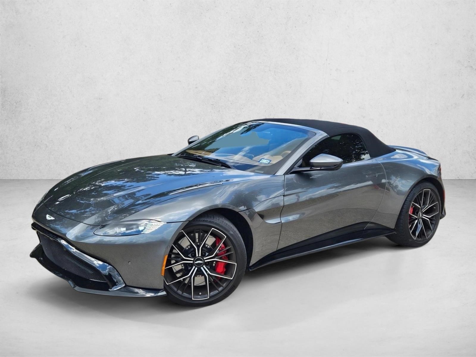 2021 Aston Martin Vantage Base's photo