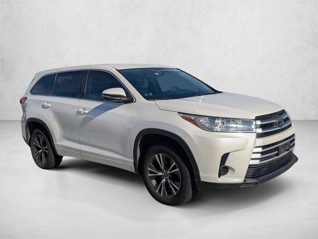 Used 2017 Toyota Highlander LE Sport Utility