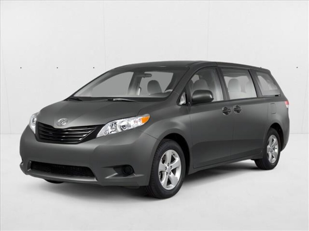 Used 2013 Toyota Sienna LE AAS Mini-van Passenger