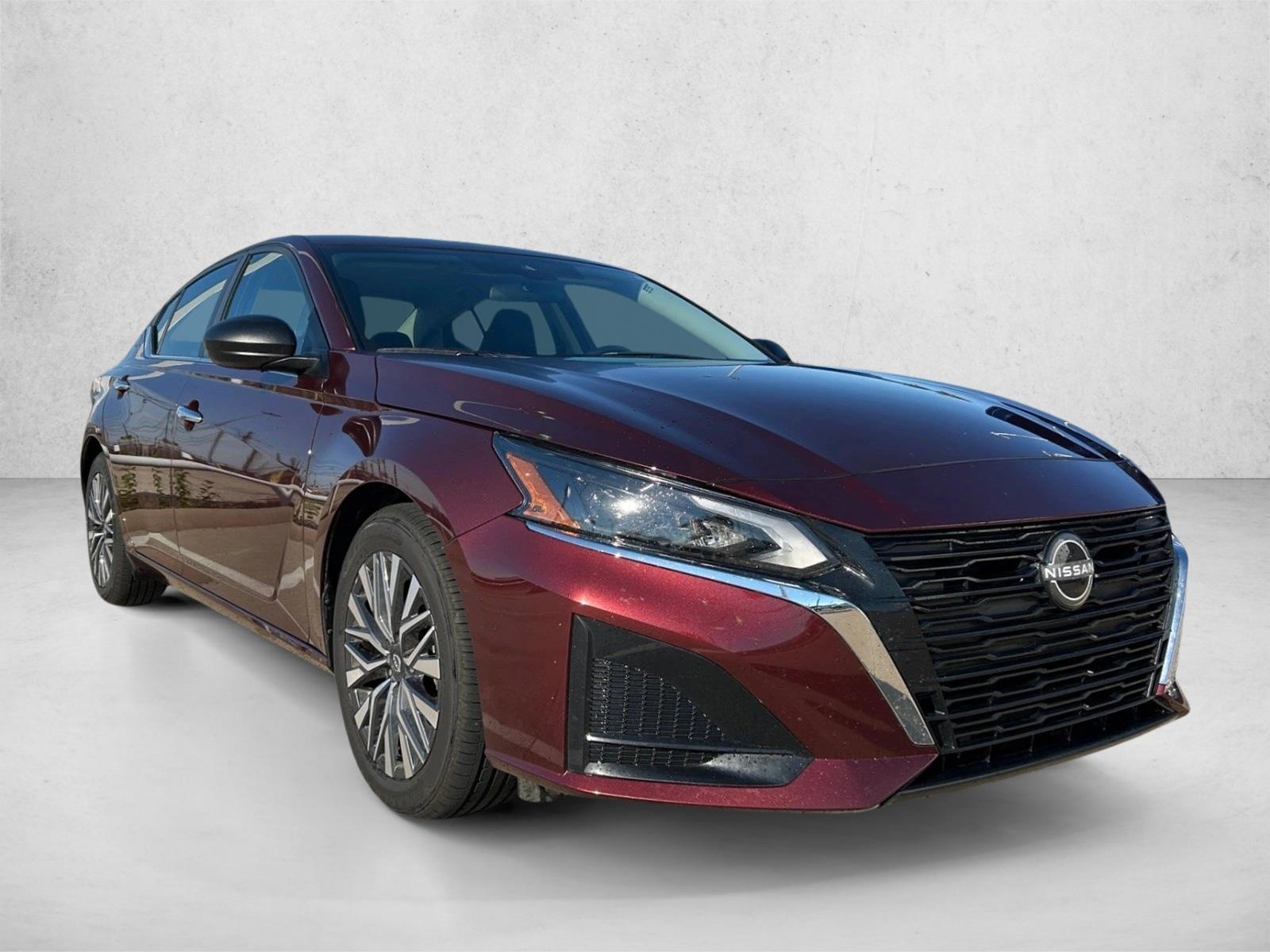 Used 2025 Nissan Altima SV 4dr Car