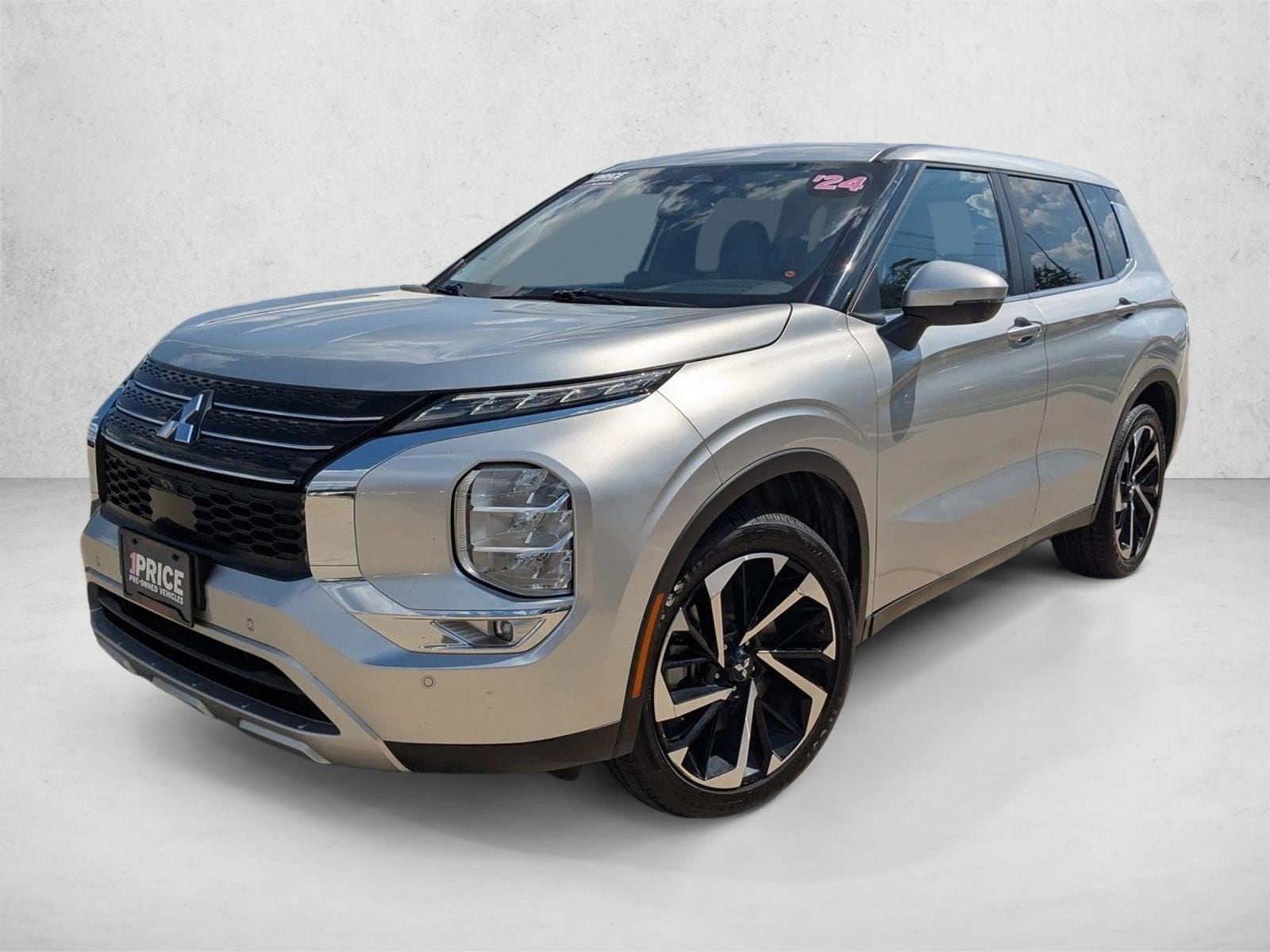 2024 Mitsubishi Outlander SE's photo