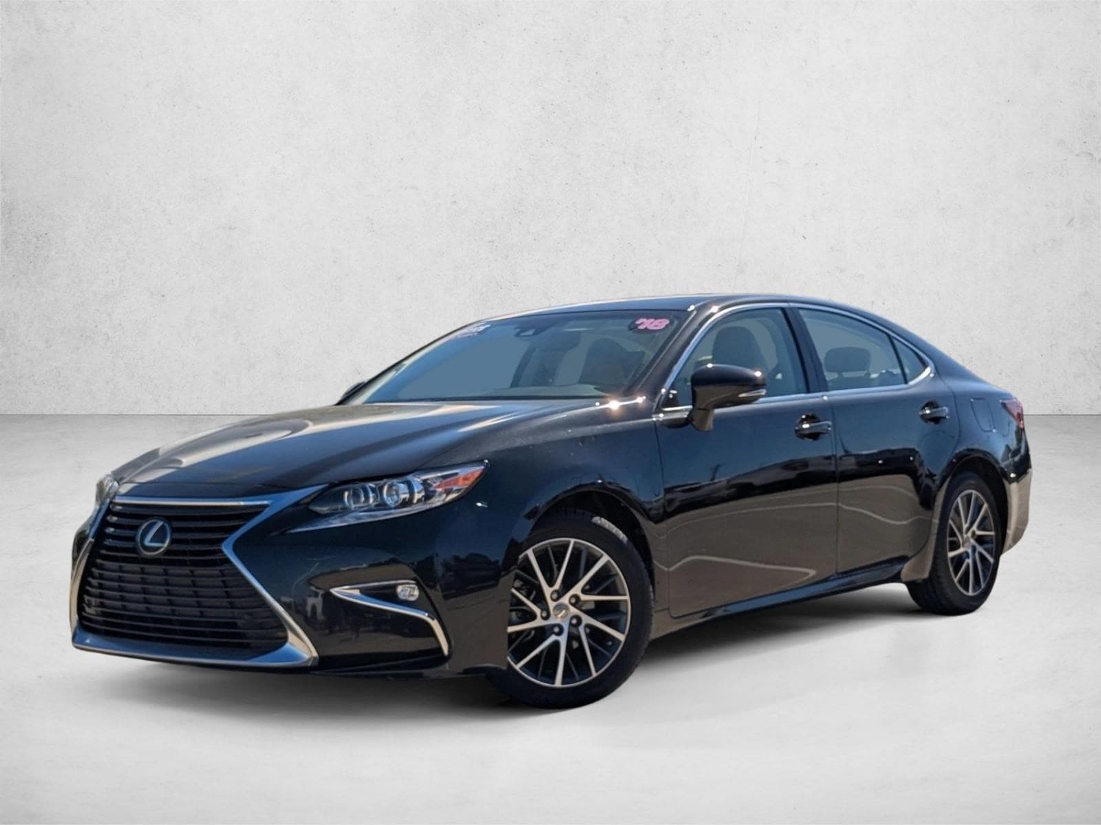 2018 Lexus ES 350's photo
