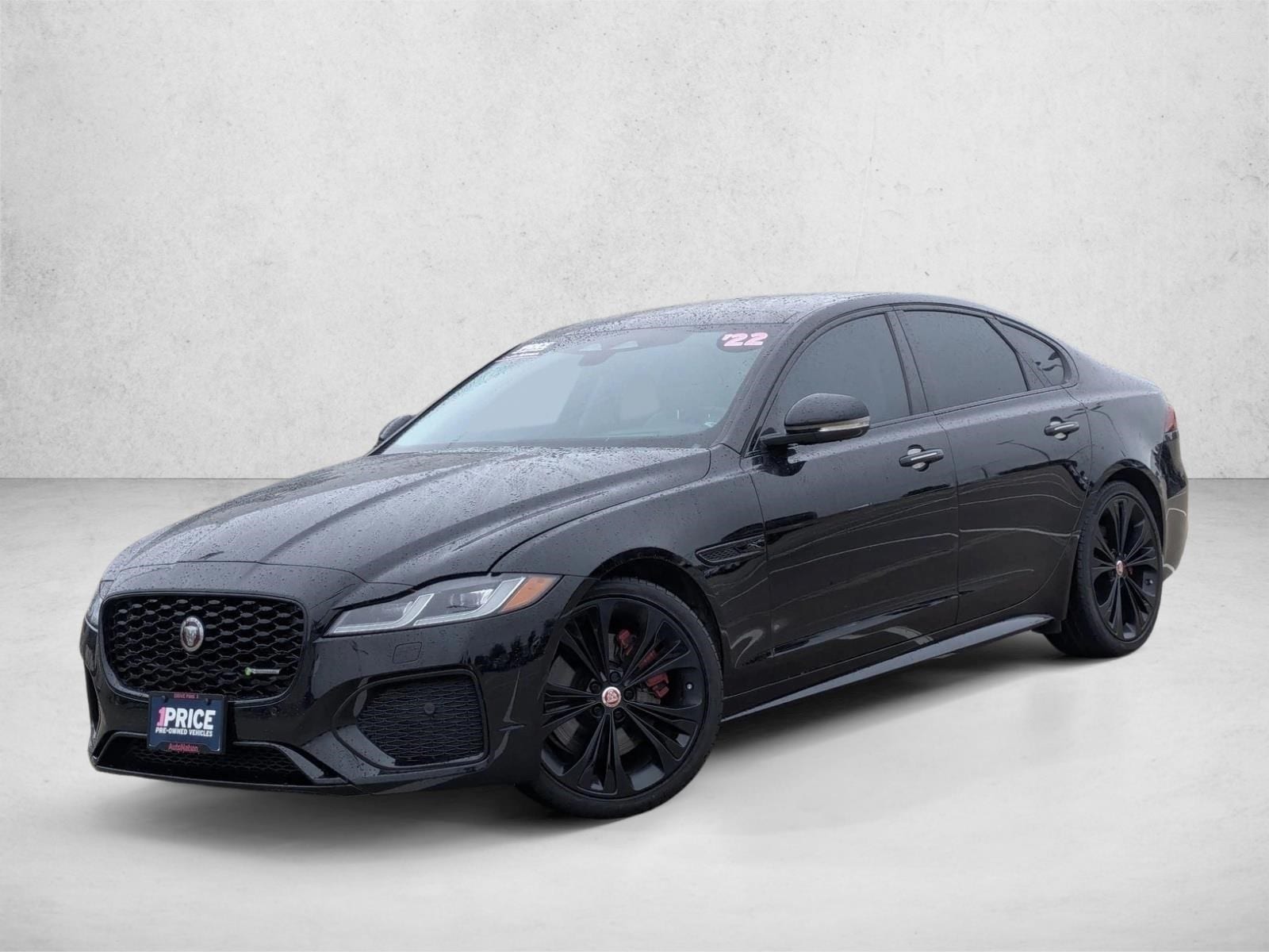 2022 Jaguar XF R-Dynamic SE's photo