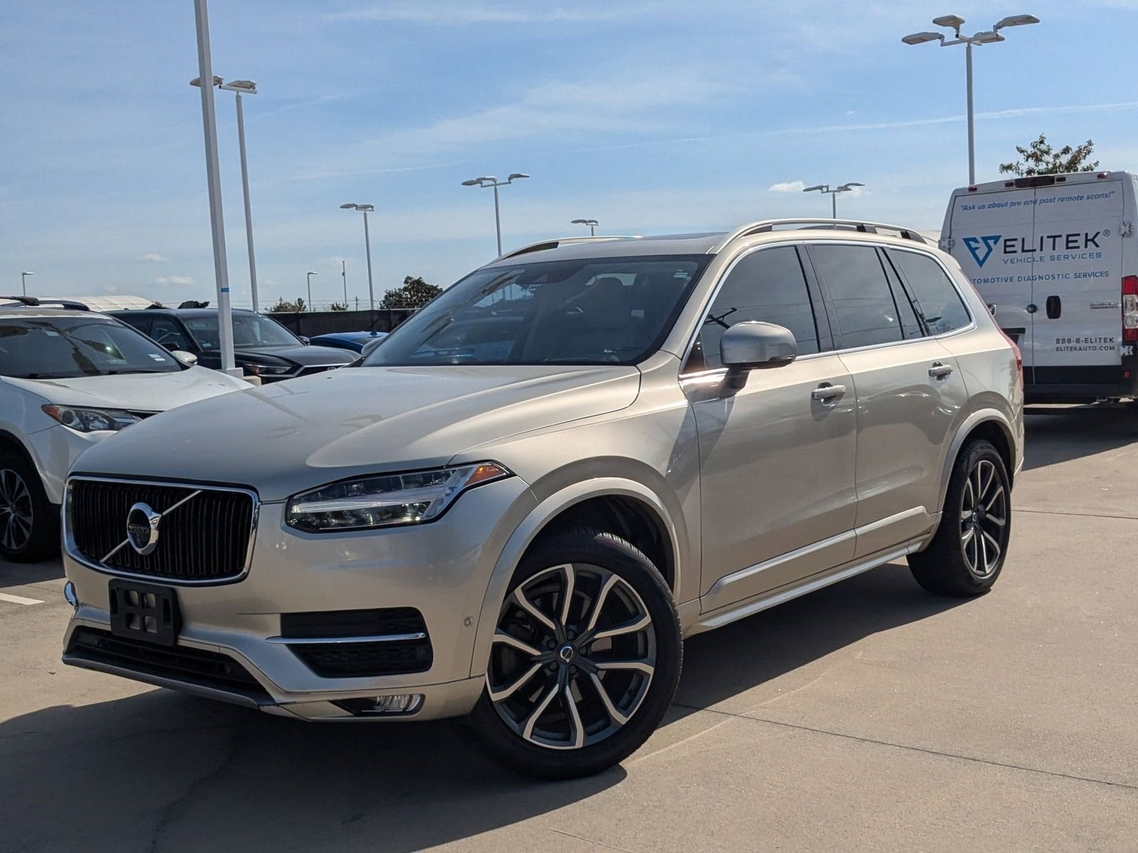 2018 Volvo XC90 Momentum's photo