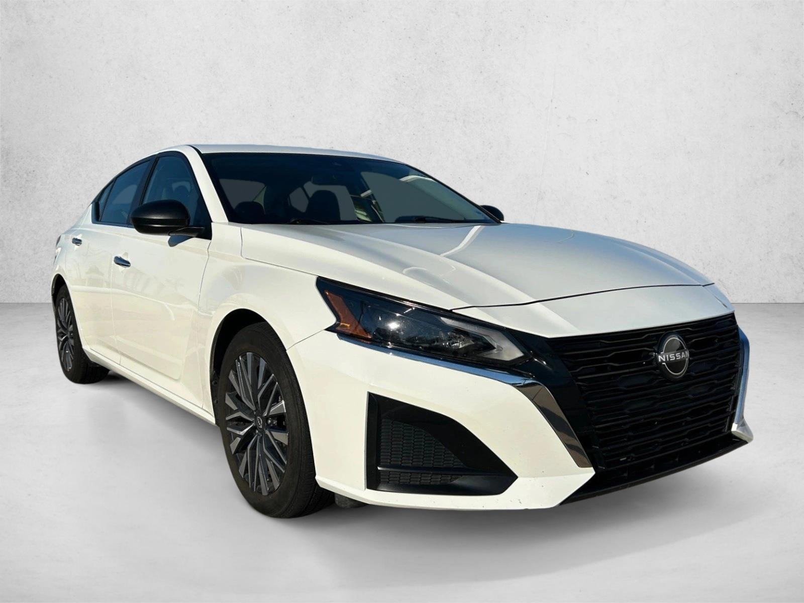 Used 2025 Nissan Altima SV 4dr Car