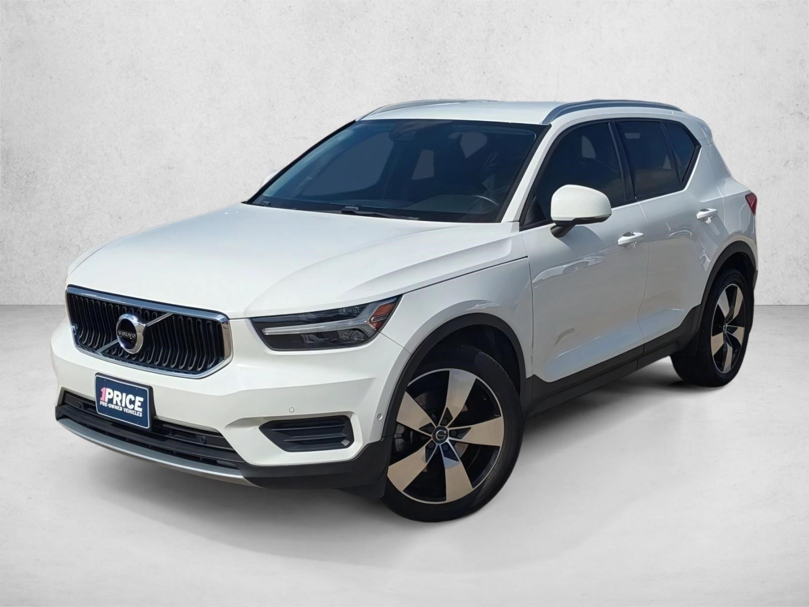 2019 Volvo XC40 Momentum's photo