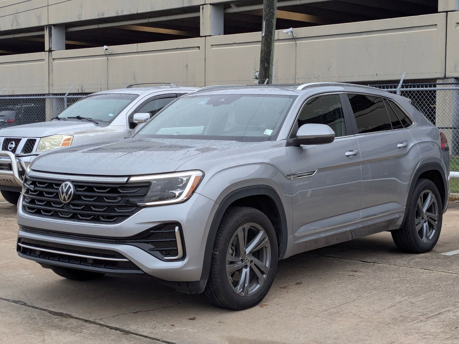 2024 Volkswagen Atlas Cross Sport SEL R-LINE's photo